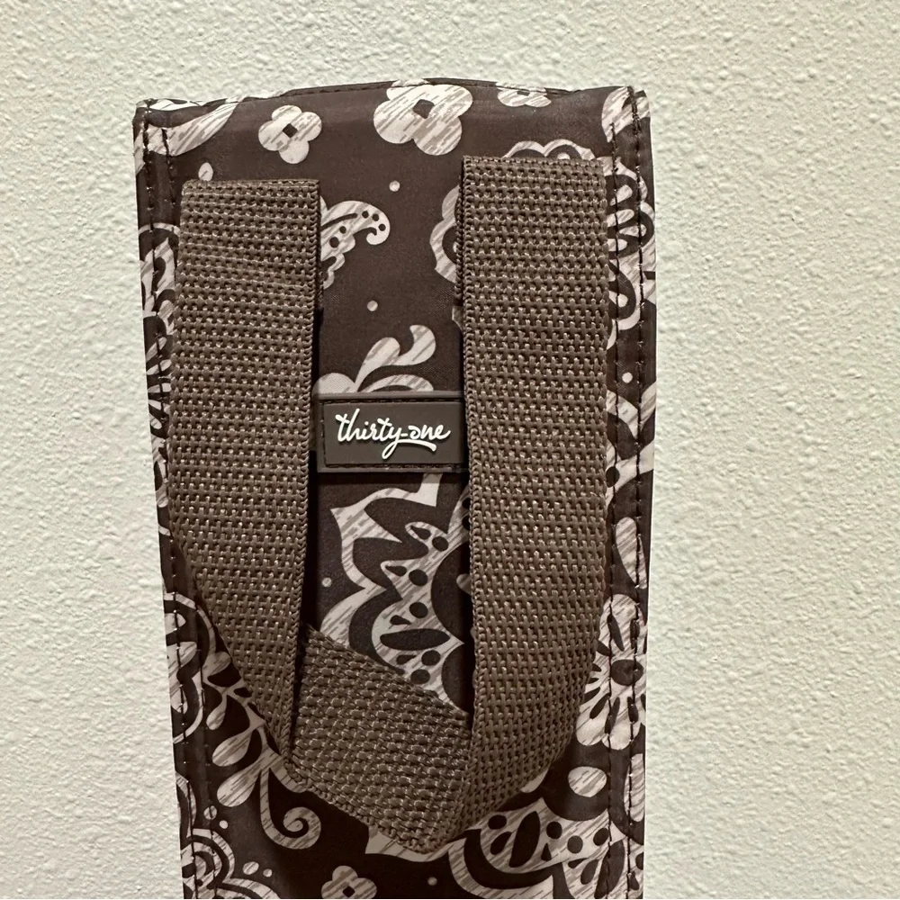 thirty-one insulated handles